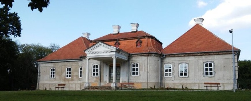 Esterházy-kastély a zselízi parkban